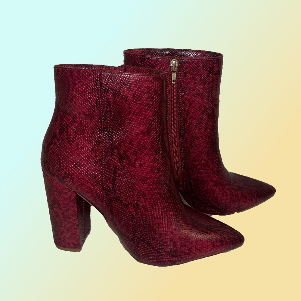 ❤️SOLD❤️Red faux snakeskin booties